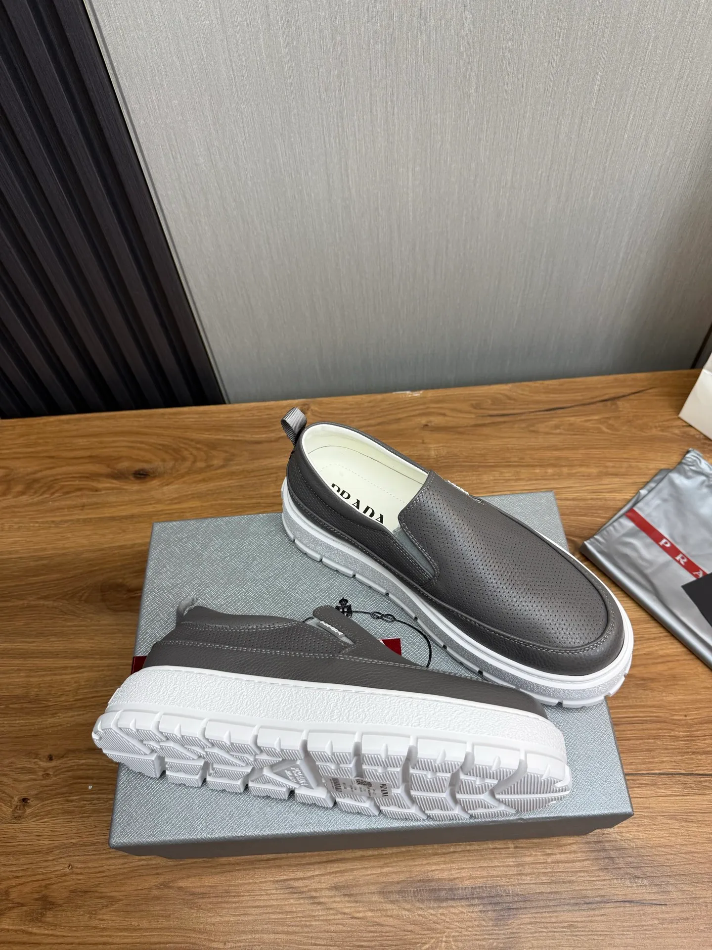 Men's shoes 💰580💰 [PRADA] Men's shoes are popular in the counter, official website is synchronized, 1 high-quality shipment ✔️Imported cowhide punching + cowhide lining, 1🆚1 replica, original sole, 38-45 (45 customized, non-refundable)
